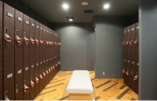 更衣室で動きやすい服装へお着替えください。