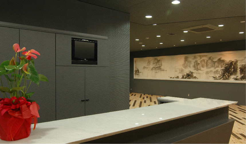 フロントで受講システムなどのご案内をいたします。